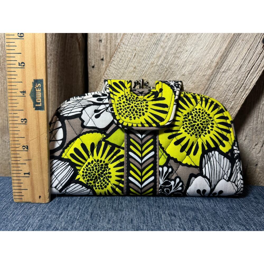 Vera Bradley Wallet Floral Citron Pattern Quilted Black & Yellow Twist Kiss Lock - Picture 3 of 9